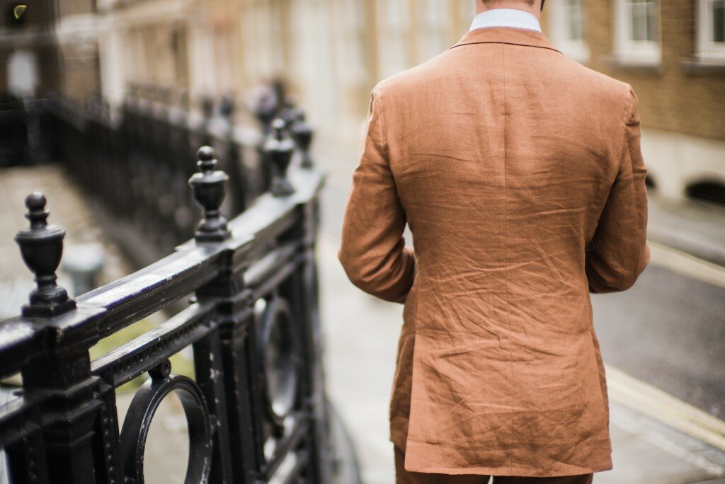 Langa-bespoke-suit-linen-back